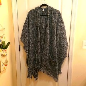 Hooded Wrap/Shawl with Pockets NWOT